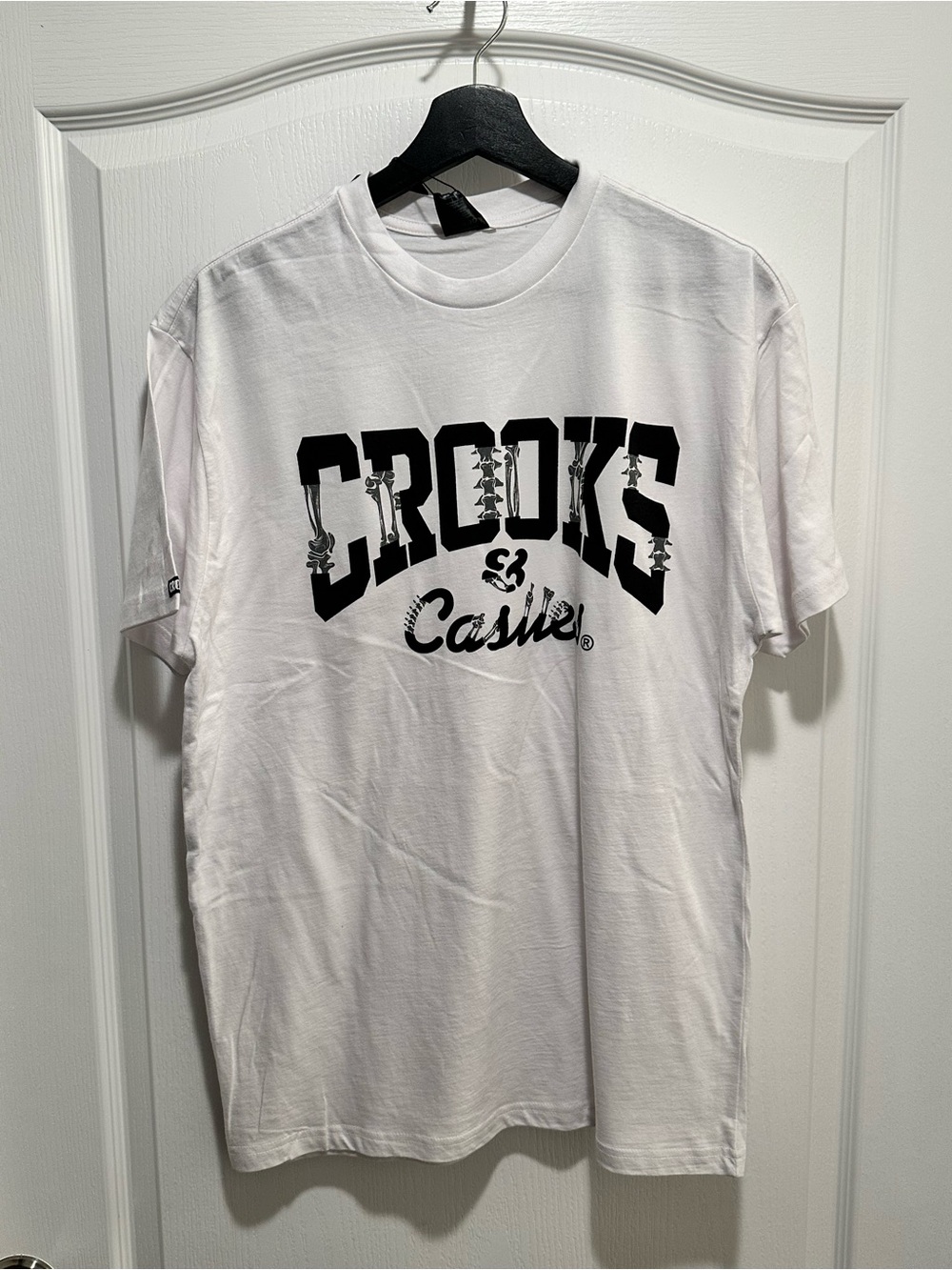 Crooks & Castles Bones Men’s White Tee Shirt, Size Medium